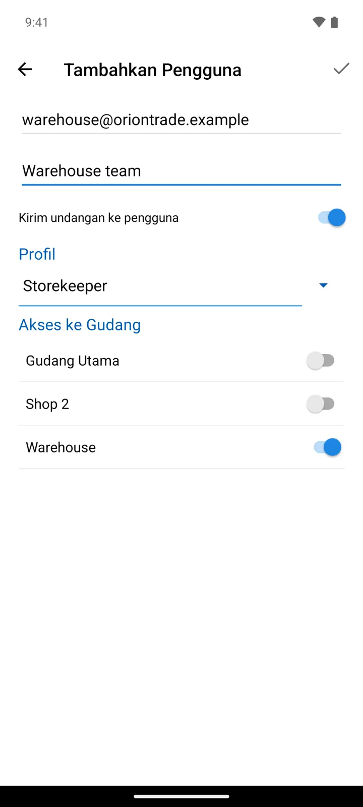 Layar Tambahkan Pengguna: email pengguna dan Nama Pengguna, sakelar Kirim undangan ke pengguna, pilihan Profil, dan sakelar Akses ke Gudang untuk setiap gudang